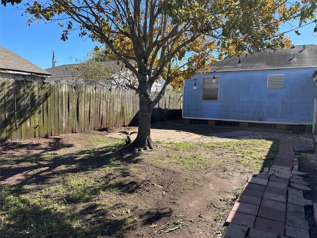 Foto del edificio - 5520 Menard Ave