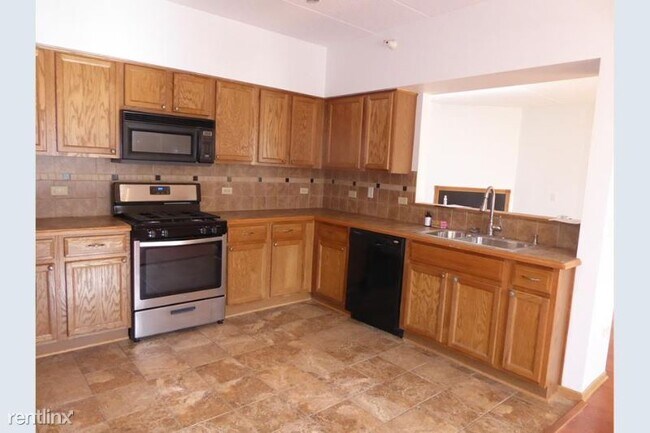 Building Photo - 16611 Liberty Cir