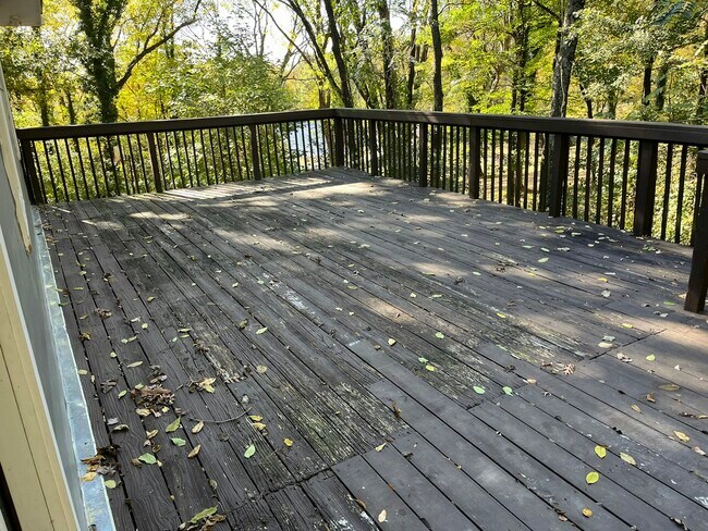 Foto del edificio - 2205 Ridgecrest Dr