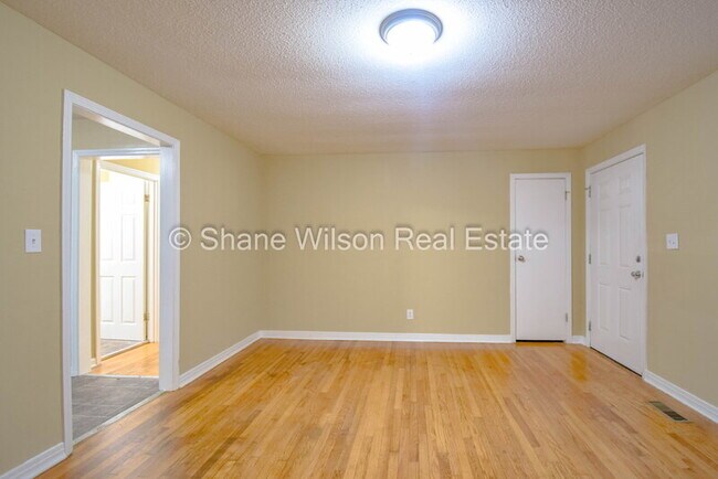 Foto del edificio - 804 Henderson Ave