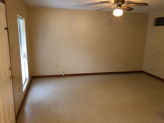 Building Photo - 13368 Berry Bowl Rd