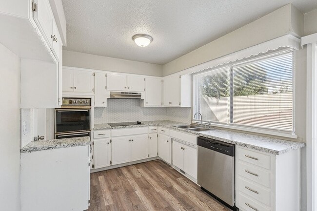 Building Photo - spacious newly remodeled 4 bed, 2.5 bath h...