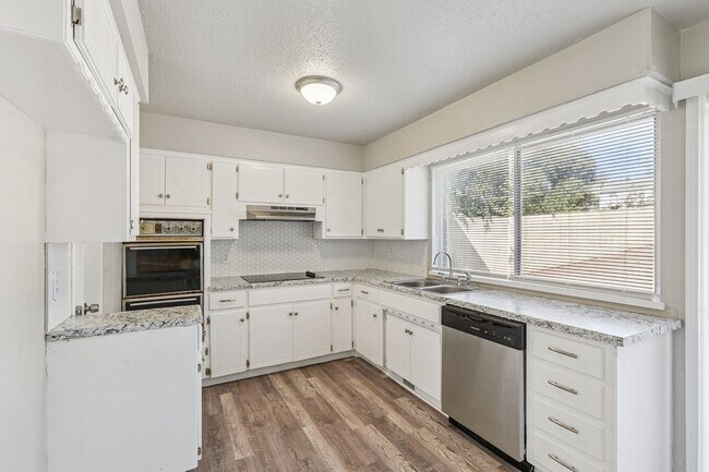 Foto del edificio - spacious newly remodeled 4 bed, 2.5 bath h...