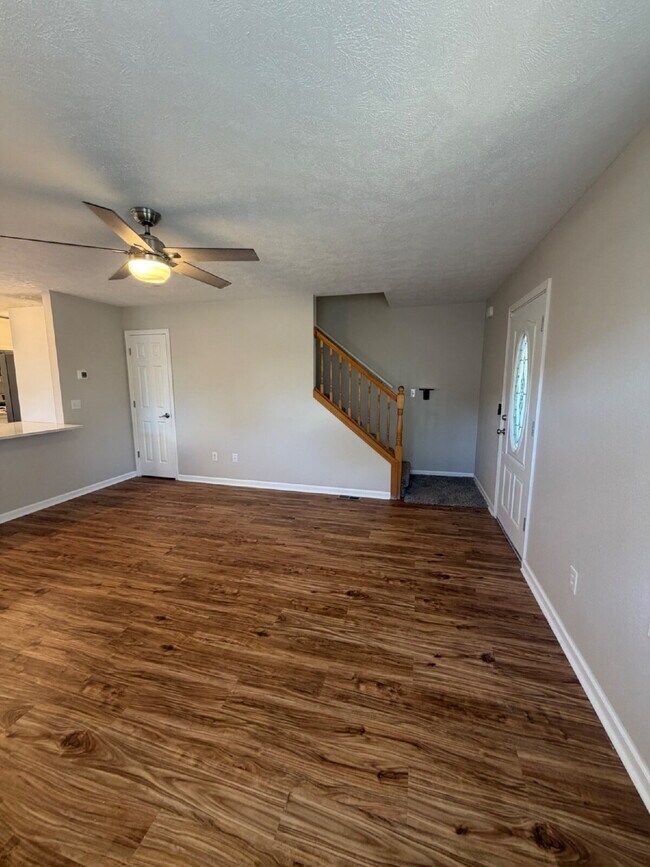 Foto del edificio - "Charming 4-Bedroom Home with 2.5 Baths on Knox Avenue – A Cozy Retreat in Hollister, MO!"