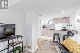 Building Photo - 179 Clonmore Dr
