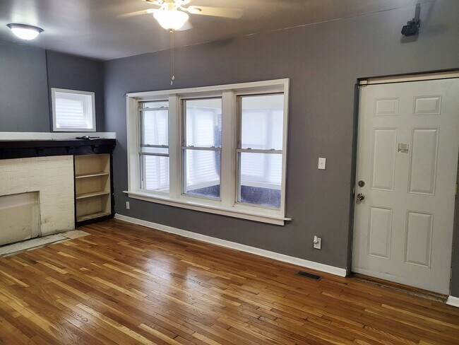 Foto del edificio - 2521 E 72nd Pl