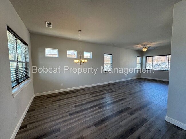 Foto del edificio - 925 Cranfield Ct