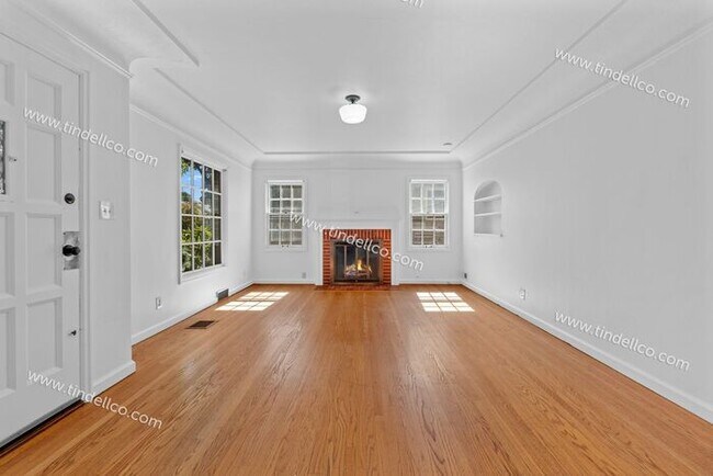 Foto del edificio - Three Bedroom Cape Cod with Yard in Highly...