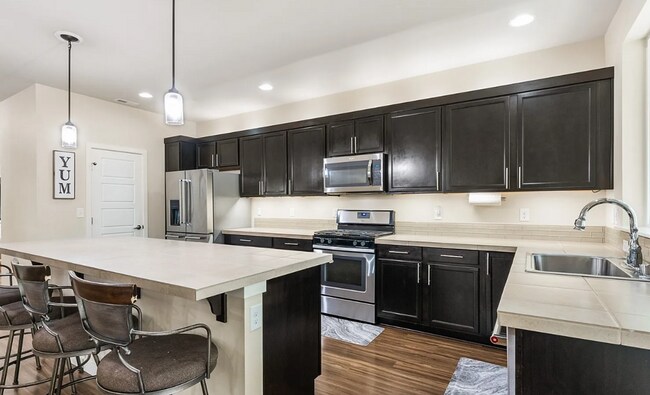 Foto del edificio - Gorgeous 4 Bedroom Puyallup Home in Gated ...