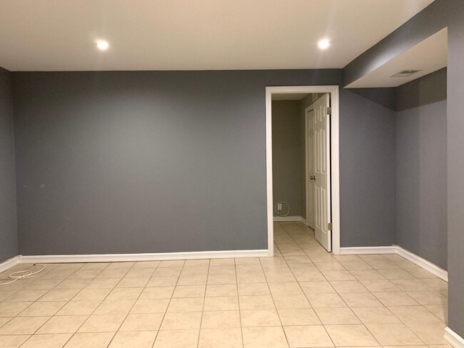 Building Photo - 30 Darcey Ave