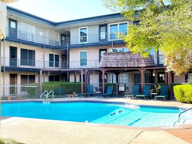 Foto del edificio - 2425 Ashdale Dr