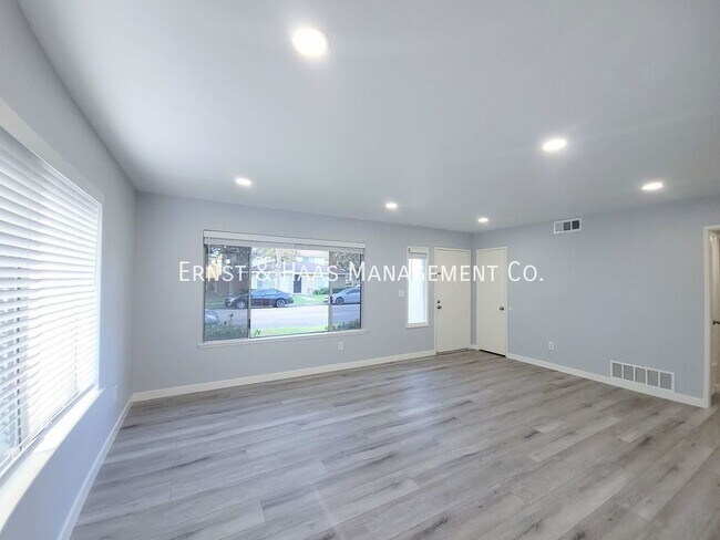 Foto del edificio - Lovely 2 Bedroom 1 Bath Condo in Cerritos !