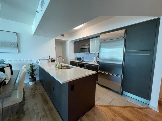 Building Photo - 500 Brickell Ave