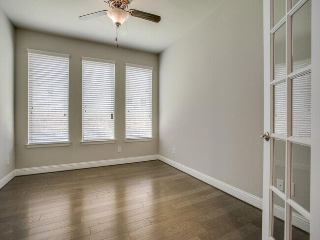 Foto del edificio - 6350 Culverdale Ln