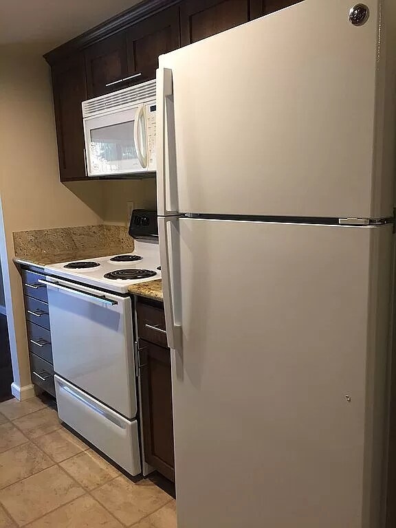 Foto del edificio - 2468 Larkspur Ln