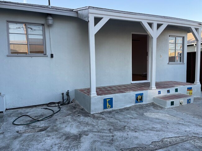 entrada - 12861 Panama St