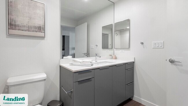 Foto del edificio - 9235 W Russell Rd