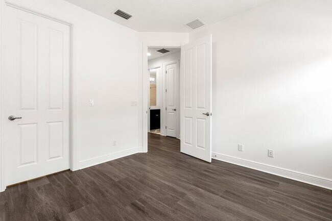 Building Photo - 636 Windward Cir N
