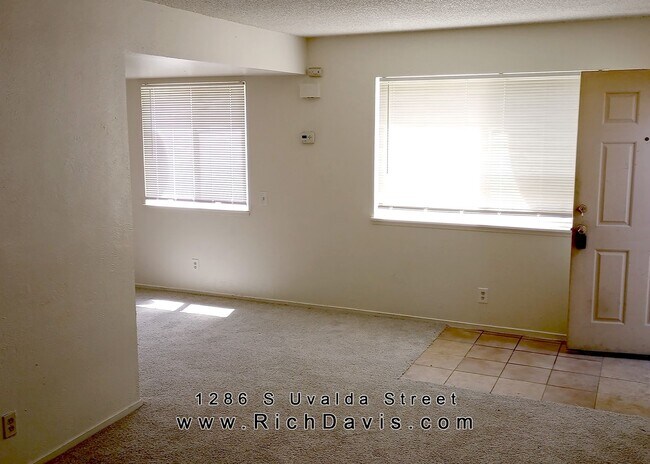 Photo - 2 bed, 1 Bath, 900 sqft with washer/dryer ... Townhome