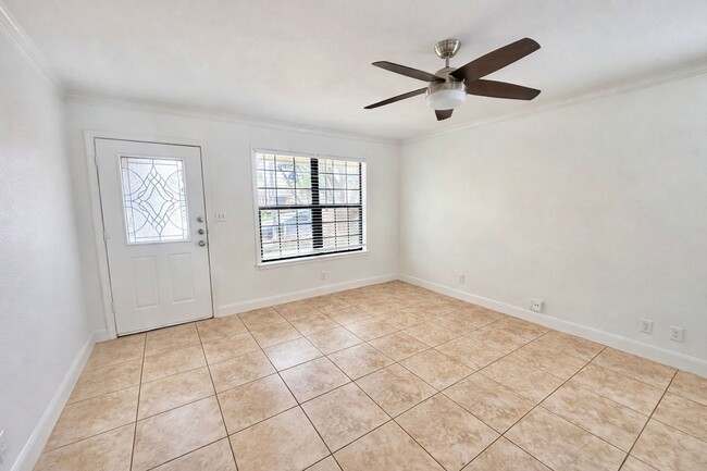 Foto del edificio - 3 BED 1.5 BATH NEW MANAGEMENT!!!