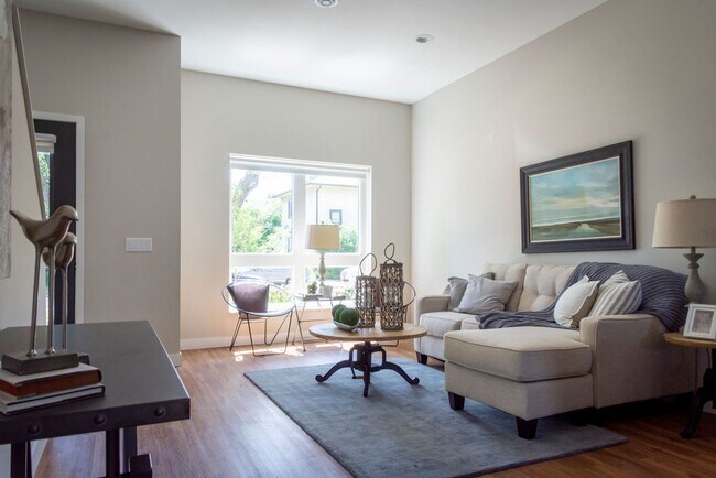 Foto del edificio - ONE MONTH FREE ON 12 MONTH LEASE!