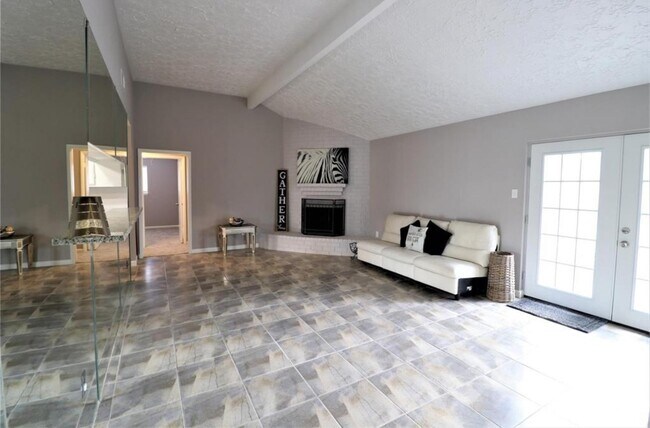 Building Photo - 23019 Good Dale Ln