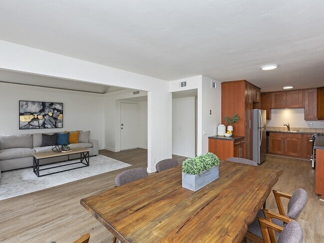 Building Photo - 10257 Caminito Covewood