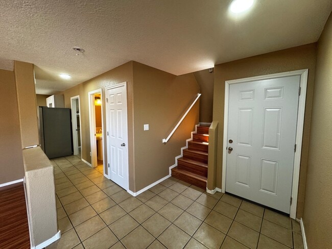 Building Photo - 923 Telstar Loop NW