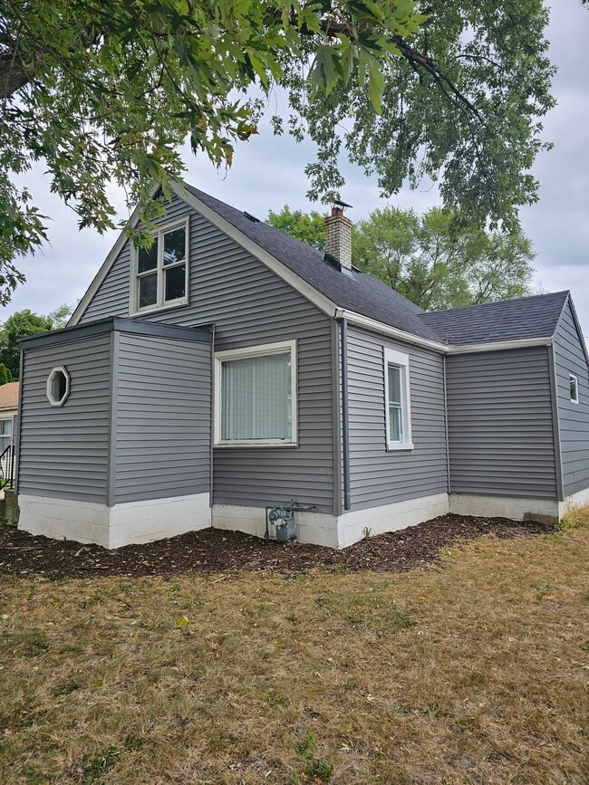 Building Photo - 713 Evans Ave