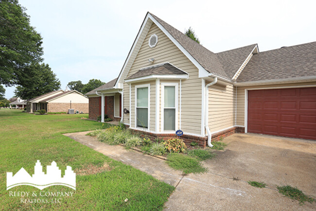 Foto del edificio - 554 McLaughlin Dr