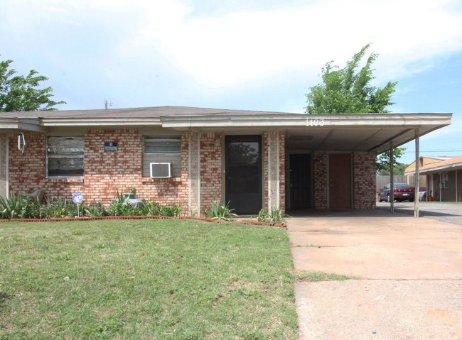 Building Photo - 1103 N Carol Ln