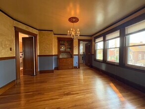 Building Photo - 157 Hillside St