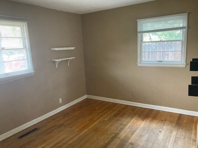 Building Photo - 100 Blevins Ct