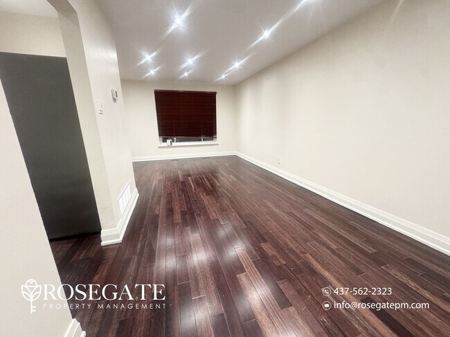 Photo du bâtiment - 2-Bedroom Semi-Detached Home with Backyard & 2 Parking – Pet Friendly – Mississauga