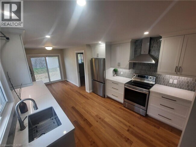 Photo du bâtiment - 4 John Ave