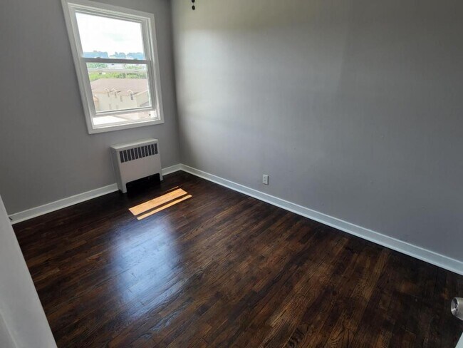 Foto del edificio - 1059 Midland Ave