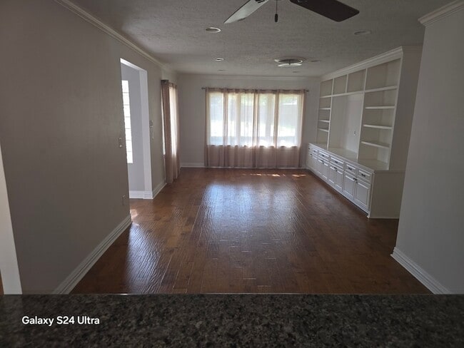 Building Photo - 4862 Creekbend Dr