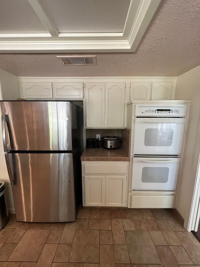 Building Photo - Rio Bravo Home MOVE IN SPECIAL