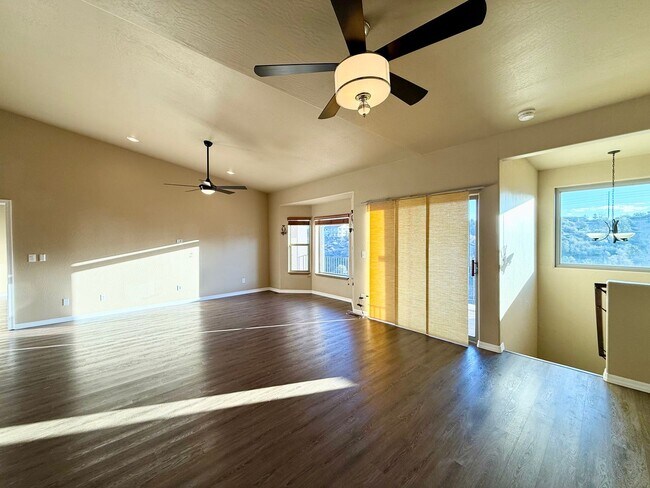 Foto del edificio - Spacious 4 Bed / 3 Bath Two-Story Home Near Downtown Prescott with Stunning Views