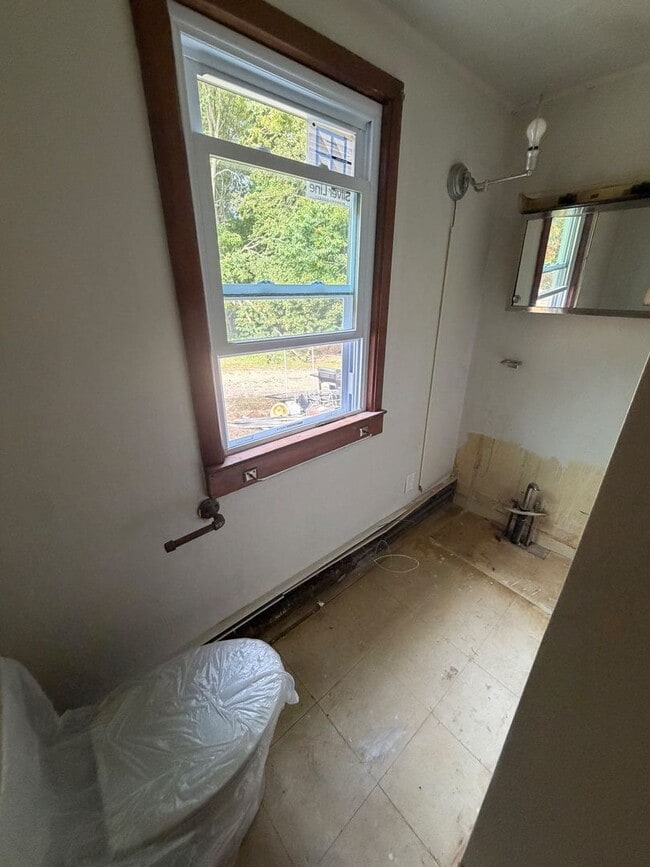 Photo - 804 East Main St Apartment