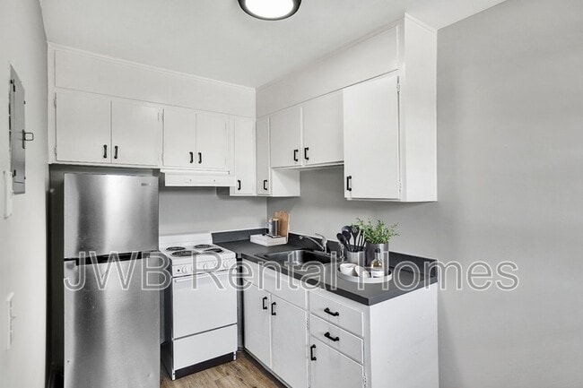 Building Photo - 5032 Shirley Ave