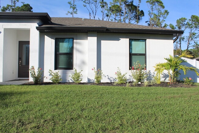 Building Photo - 3142 Lamarque Ave