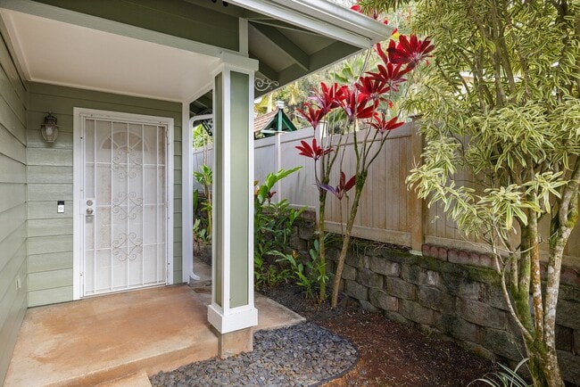 Photo - Beautiful 3 bedroom 2.5 bath home in lush Launani Valley!