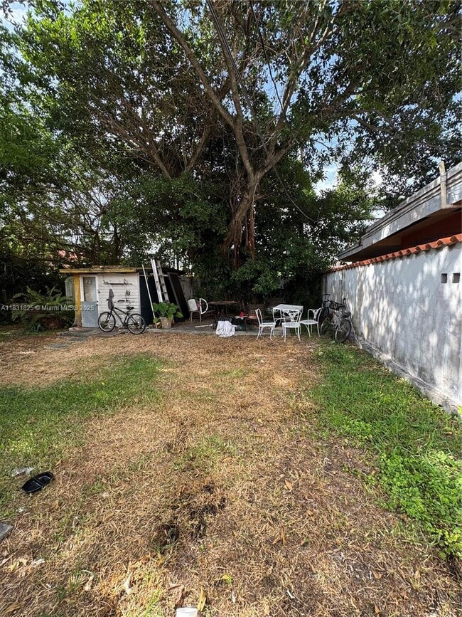 Building Photo - 6410 SW 39th St