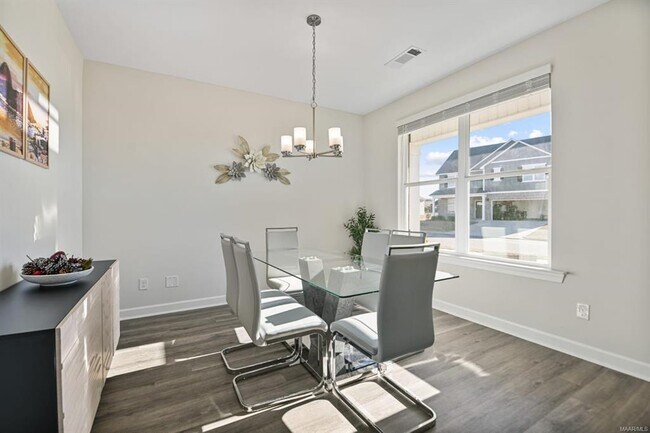 Foto del edificio - 6613 Firefly Ln