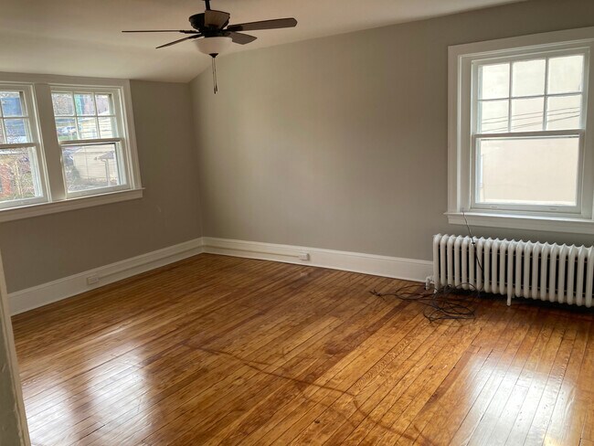 Living Room - 290 N Main St