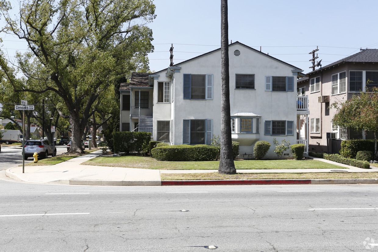 Building Photo - 970 W Glenoaks Blvd