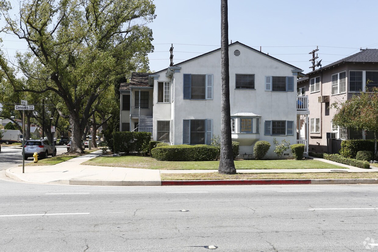 Foto del edificio - 970 W Glenoaks Blvd