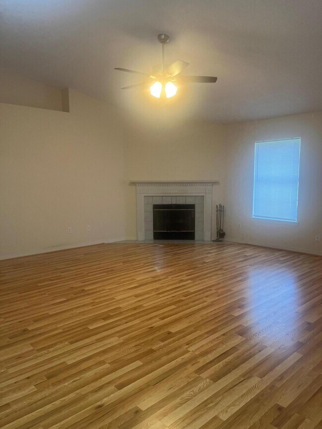 Foto del edificio - 2309 Orion Lake Dr