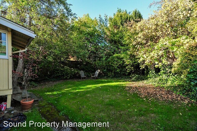 Building Photo - 2 br, 1 bath House - 3207 37th Ave SW